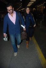 Saif Ali Khan, Kareena Kapoor off for a vacation in Airport on 25th Dec 2011 (10).JPG